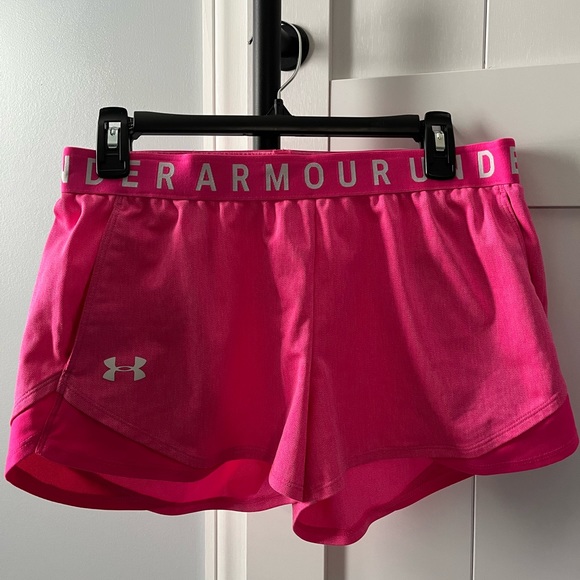 Women’s Under Armour shorts - Picture 1 of 2